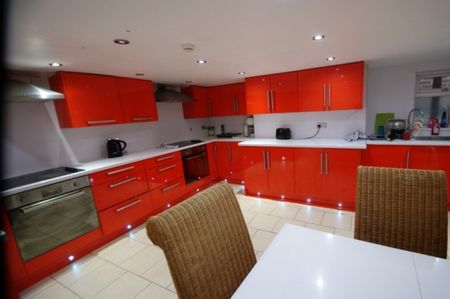 10 Bed - Kirkstall Lane, Headingley, Leeds - Photo 4