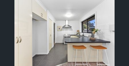 Family Home! Best Location! All Bedrooms with own split system. - Photo 5