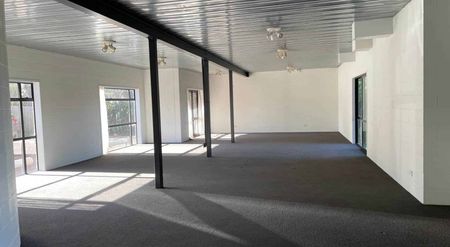 Huge Home With Bells & Whistles - Photo 4