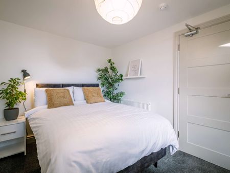 Stunning 6 bedrooms home located on Bowerham Room 1 (ensuite) - Photo 5