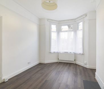 3 Bed Terraced House, Caulfield Road, E6 - Photo 4