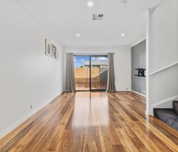 Contemporary townhouse in a great location - Photo 3