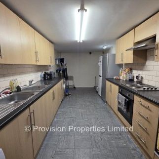 8 Bedroom Student House Ash Grove - Photo 1