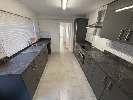 Carmarthen Road, Swansea, SA5 - Photo 4