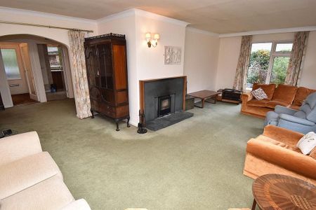 5 bedroom detached bungalow to rent - Photo 2