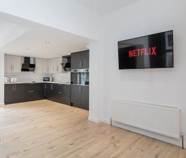 Room 1, 9 Frank Street, Belfast, BT5 4NW - Photo 2