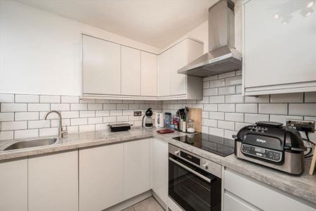 2 Bed Flat, Chillingford House, SW17 - Photo 3