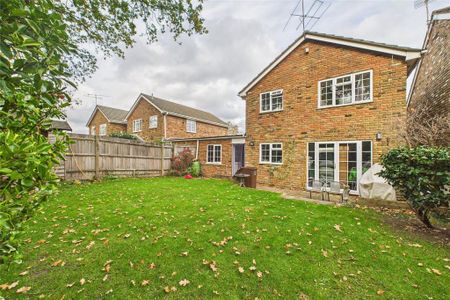 3 bedroom detached house to rent - Photo 4