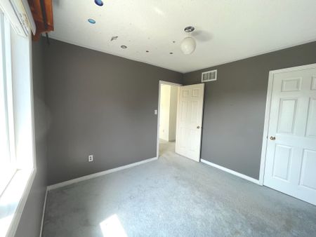 For Lease - 2136 Golden Orchard Trail, Oakville, Ontario - Photo 5