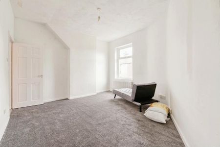 3 bedroom end of terrace house to rent - Photo 3