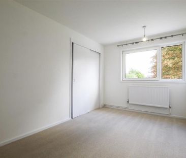 3 bedroom end of terrace house to rent - Photo 1
