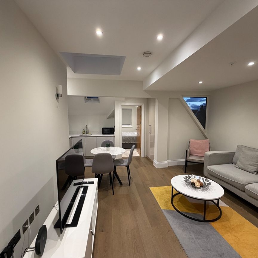 1 Bed Flat, London, W5 - Photo 1