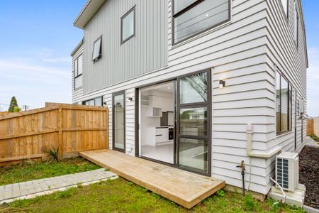 Beautiful 3 Bedroom New Lynn Home - Photo 3