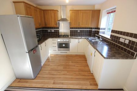 4 bedroom detached house to rent - Photo 5