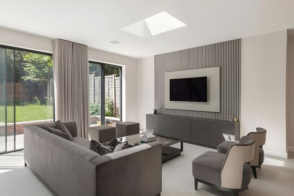 Ullswater Crescent, London, SW15 - Photo 1