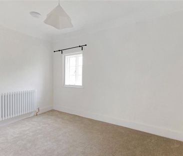 4 bedroom detached house to rent - Photo 3