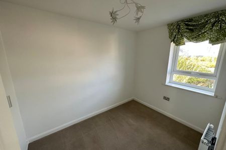 4 bedroom detached house to rent - Photo 4