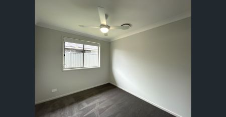 Modern Family Home in Cooranbong! - Photo 5