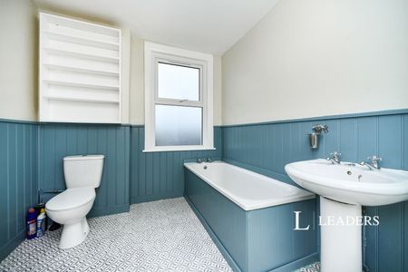 3 bedroom house to rent Cobden Road, Brighton, East Sussex, BN2 - Photo 2