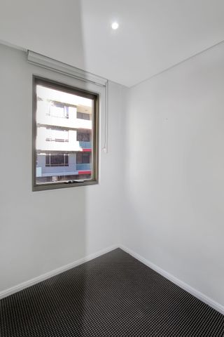 Fully Furnished One Bedroom Apartment with Parking and Study - Photo 3