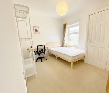 Room For Rent Queen Street, Pontypridd - Photo 2