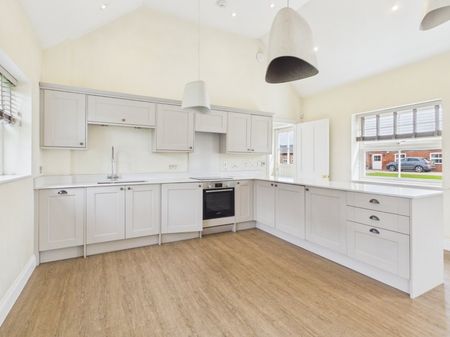 Gunners Cottage, Woodlands, Burnham Road,HP9 - Photo 2