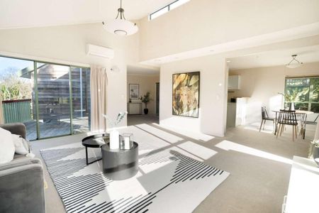 Centrally located oasis - Photo 5
