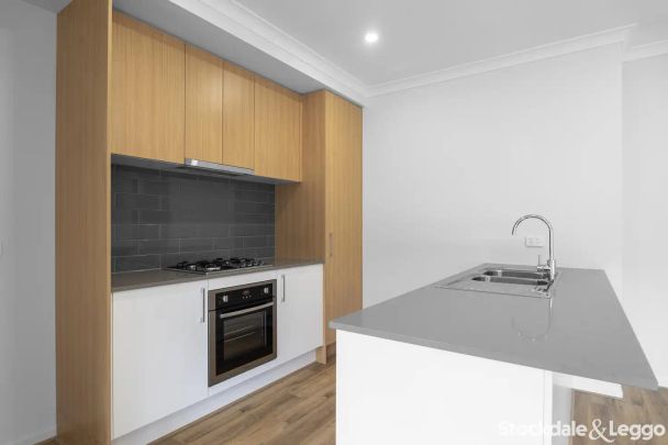 “Live Where Lifestyle Meets Luxury in Grand View Estate!” - Photo 1