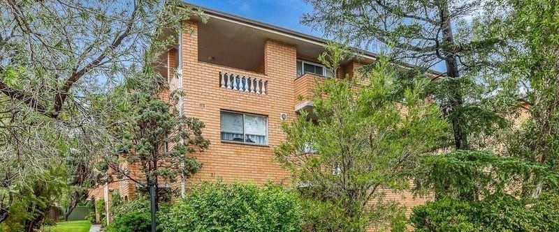 Large and sought after location - Photo 1