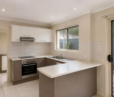 Townhouse in quiet complex - Photo 5