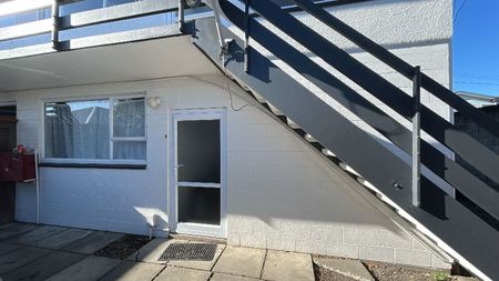 Two bedroom unit on Gloucester! - Photo 5