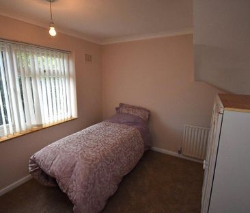 4 bedroom semi-detached house to rent - Photo 5