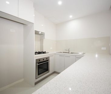 Wonderfully Spaced & Convenient 2 Bedroom Apartment - Photo 3