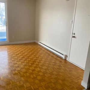 Spacious 1 BR apartment – ​​Saint-Hubert - Photo 2