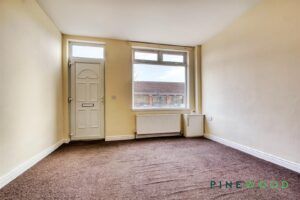 3 BEDROOM House - Terraced - Photo 5