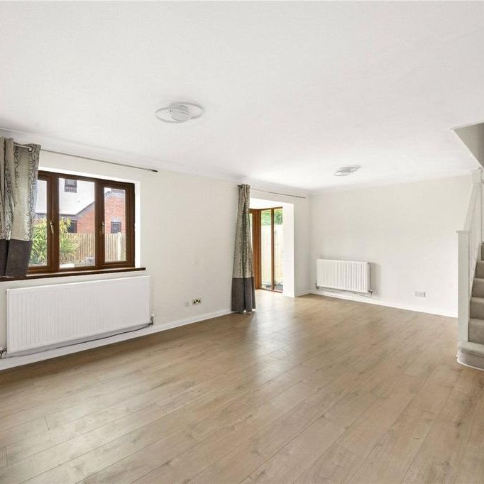 4 bedroom detached house to rent - Photo 1