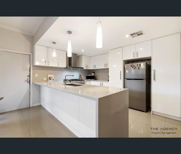 11 Lambeth Circle, Wellard, WA 6170 - Photo 2