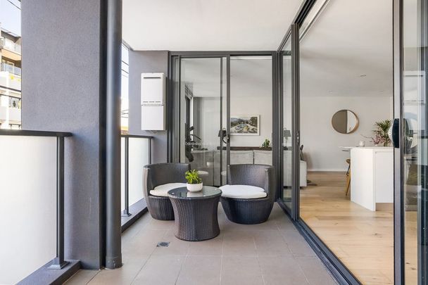 Stylish Furnished Apartment in a Prime, Convenient Location - Photo 1
