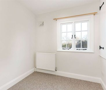 Two bedroom cottage in the popular village of Nuneham Courtenay - Photo 2
