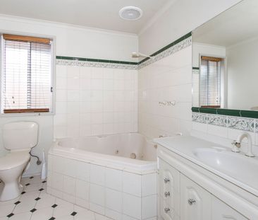 Proud & Spacious Family Home - Photo 5