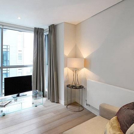 2 bedroom flat in London - Photo 4