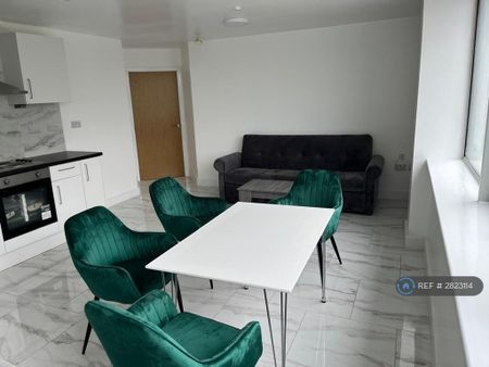 2 bedroom flat to rent - Photo 4