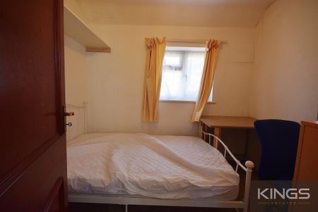 5 bedroom semi-detached house to rent - Photo 4