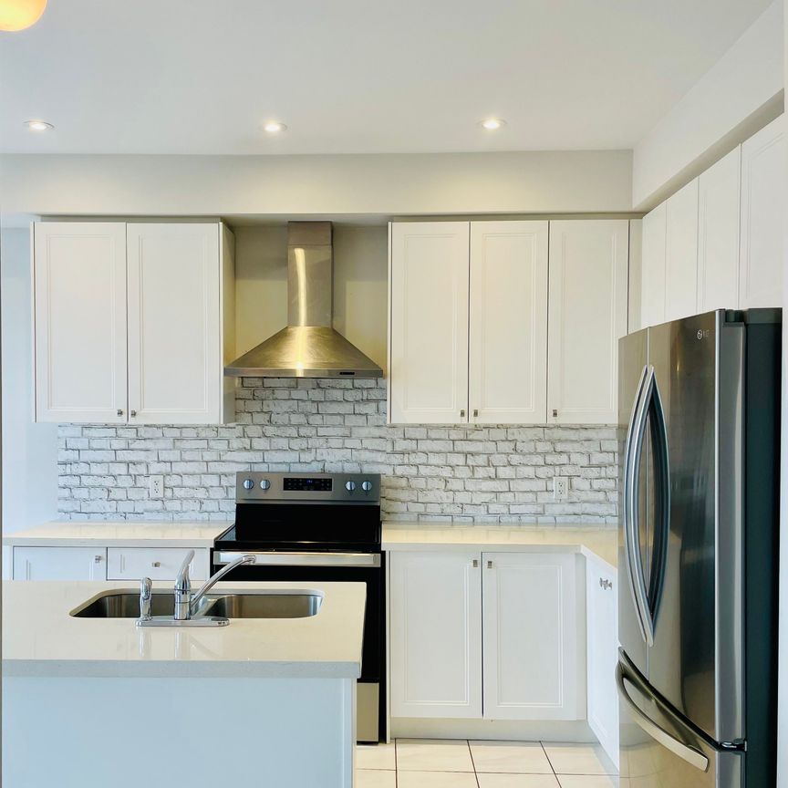 For Lease - 1371 Klondike Court, Oshawa, Ontario - Photo 1