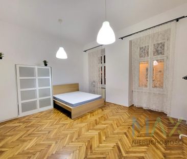 Przestronna Słoneczna kawalerka, blisko Galerii Krakowskiej - Zdjęcie 1