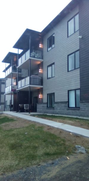 3 1/2 Moderne. Rez-de-chaussé. - Photo 1
