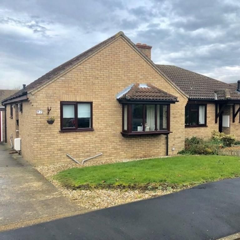 2 bedroom semi-detached bungalow to rent - Photo 1