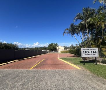Air conditioned & Renovated 3 Bedrooms Townhouse - Photo 1