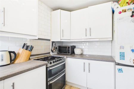 The Larches, Woking, Surrey, GU21 - Photo 3