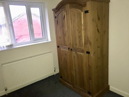 3 bedroom semi-detached house to rent - Photo 2